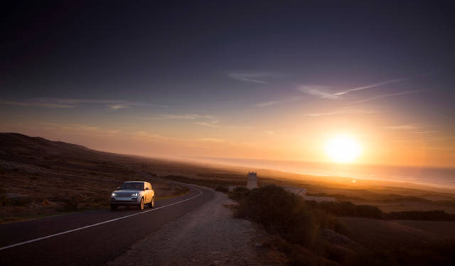 <strong>Land Rover Range Rover｜ランドローバー レンジローバー</strong>