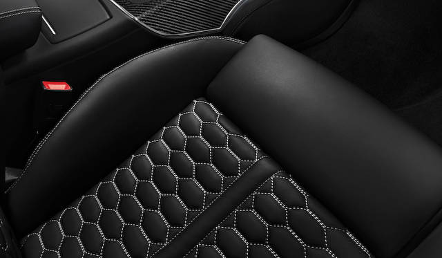 <strong>Audi RS6 Avant｜アウディ RS6 アバント</strong>