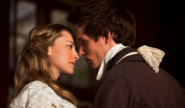 <strong>MOVIE｜『レ・ミゼラブル』 </strong>　コゼット役を演じるのはアマンダ・セイフライド　© Universal Pictures