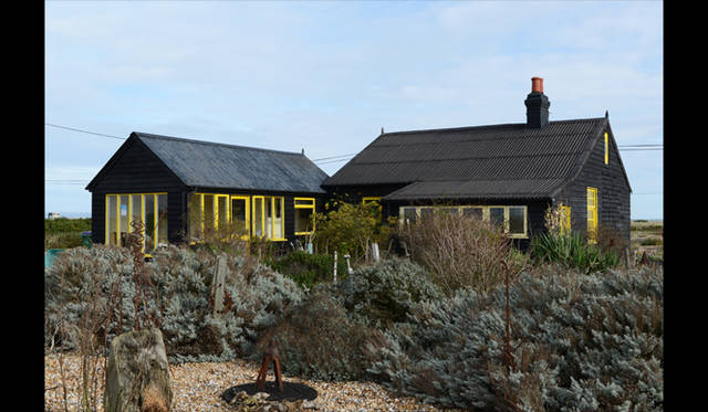 <strong>carnet de jardin｜松永 学</strong> 時を経て草木が家を隠す