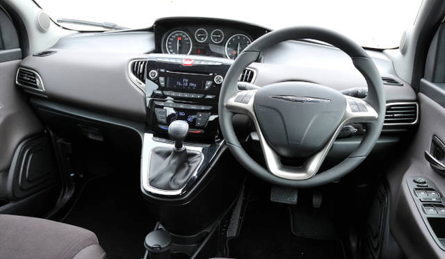 <strong>Chrysler Ypsilon｜クライスラー イプシロン</strong>