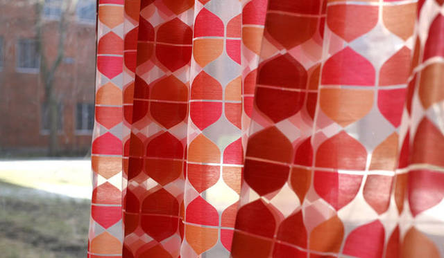 <strong>Knoll Japan｜ノル ジャパン</strong>　1958年、デザイナーであるRoss Littellによってデザインされた、Knoll Textilesの伝統的なパターンの一つ、“Mira Sheer”。色ちがい6種あり