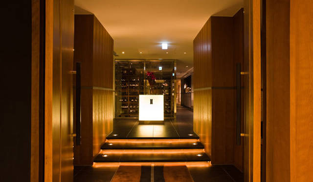 <strong>フランスワインキャンペーン　レストラン アイでのディナーチケットをプレゼント！</strong>　レストラン アイのエントランス