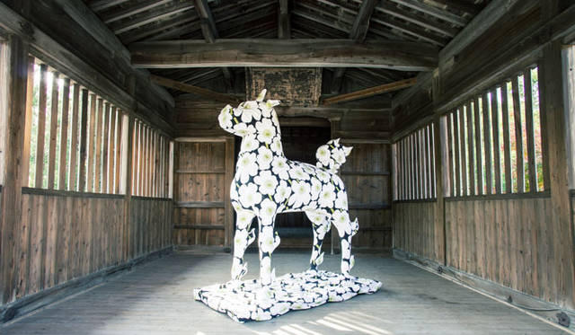 <strong>太宰府天満宮</strong>　「フィンランド・テキスタイルアート～季節が織りなす光と影」　© Marimekko Corporation