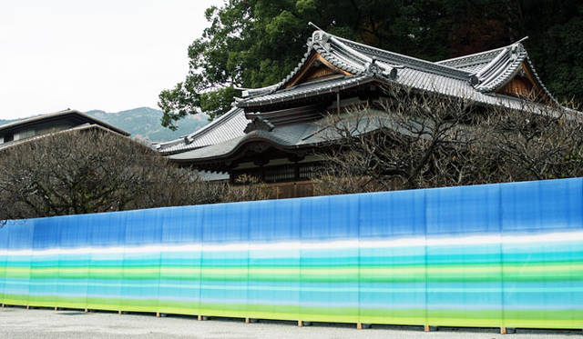 <strong>太宰府天満宮</strong>　「フィンランド・テキスタイルアート～季節が織りなす光と影」　© Marimekko Corporation