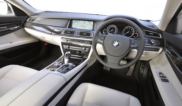 <strong>BMW 740i｜ビー･エム･ダブリュー 740i</strong>