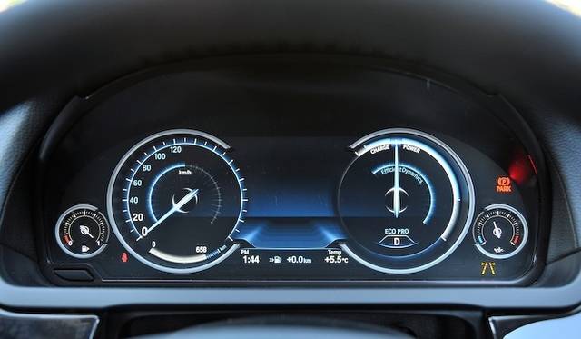 <strong>BMW 740i｜ビー･エム･ダブリュー 740i</strong><br />ECO PROモードのメーターパネル