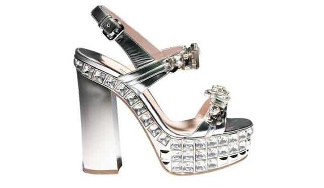 <strong>MIU MIU│ミュウミュウ</strong>　ビジューシルバーサンダル（ヒール13.5センチ）　25万5150円