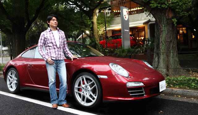 <strong>あなたのクルマ 見せてください｜第5回　安東弘樹×ポルシェ 911 カレラ 4S</strong><br />TBSアナウンサー安東氏の愛車、ポルシェ 911 カレラ 4S。マニュアルトランスミッションにくわえ右ハンドル仕様という新車ながらも希少な一台