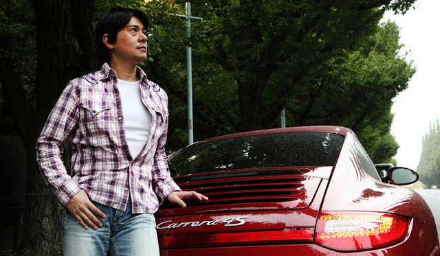 <strong>あなたのクルマ 見せてください｜第5回　安東弘樹×ポルシェ 911 カレラ 4S</strong><br />大きく盛り上がったリヤフェンダーが911のスタリングで最も好きだという安東氏