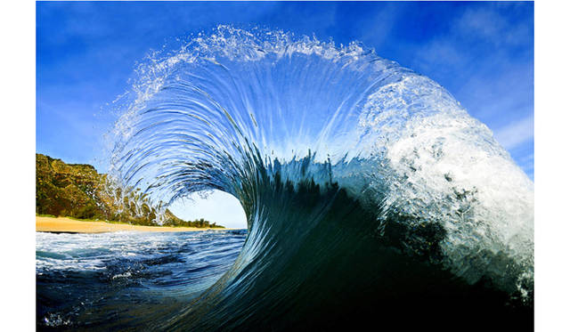 <strong>ART｜波が美しく崩れる瞬間を撮影した『クラーク・リトル写真展』</strong>　MOHAWK ©Clark Little