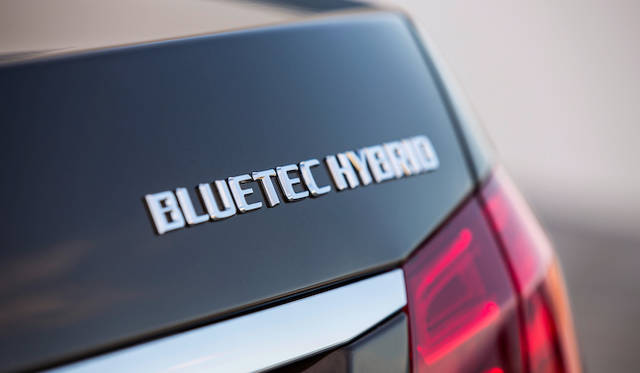 <strong>Mercedes-Benz E300 BlueTEC HYBRID｜メルセデス・ベンツ E300 ブルーテックハイブリッド</strong>