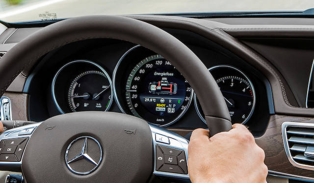 <strong>Mercedes-Benz E300 BlueTEC HYBRID｜メルセデス・ベンツ E300 ブルーテックハイブリッド</strong>