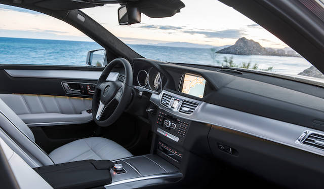 <strong>Mercedes-Benz E250 estate｜メルセデス・ベンツ E250 エステート</strong>