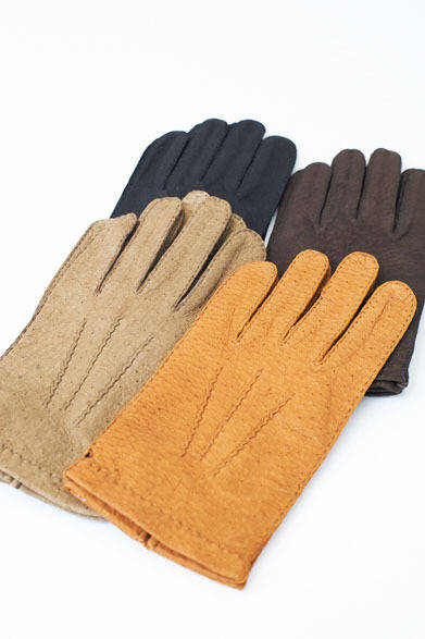 <strong>BARNEYS NEW YORK｜バーニーズ　ニューヨーク</strong>　グローブ各3万3600円（メゾン ファブレ／バーニーズ　ニューヨーク）