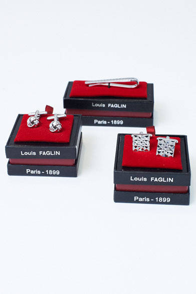 <strong>BARNEYS NEW YORK｜バーニーズ　ニューヨーク</strong>　カフス・タイバー各9975円（ルイ ファグラン／バーニーズ　ニューヨーク）