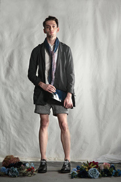 <strong>DIET BUTCHER SLIM SKIN｜ダイエットブッチャースリムスキン</strong>　2013春夏コレクション　特殊杢染シャツコート4万950円、カットジャガードシャツ2万9400円、オリジナル配色三つ杢ショーツ2万9400円、ローズ柄転写グラデーションストール8400円、ハンド着色加工シューズ7万2450円、バフ加工メタリックレザークラッチバッグ4万6200円