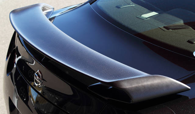 <strong>Nissan GT-R｜日産 GT-R</strong><br />for TRACK PACKでオプション設定されるドライカーボン製リヤスポイラー