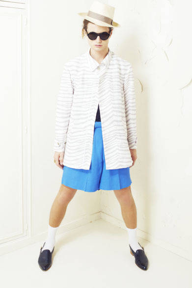 　2013春夏コレクション　コート7万2450円、パンツ2万7300円、靴参考商品