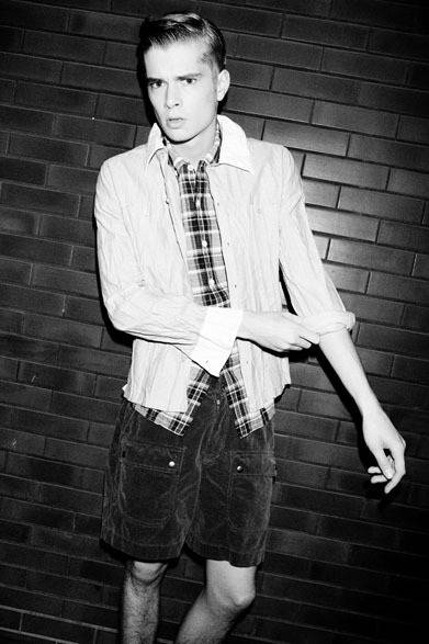 <strong>WORK for PLAY NUMERO UNO｜ワーク フォー プレイ ヌメロ ウーノ</strong>　2013春夏コレクション　シャツ1万6800円、チェックシャツ1万3650円、パンツ1万8900円