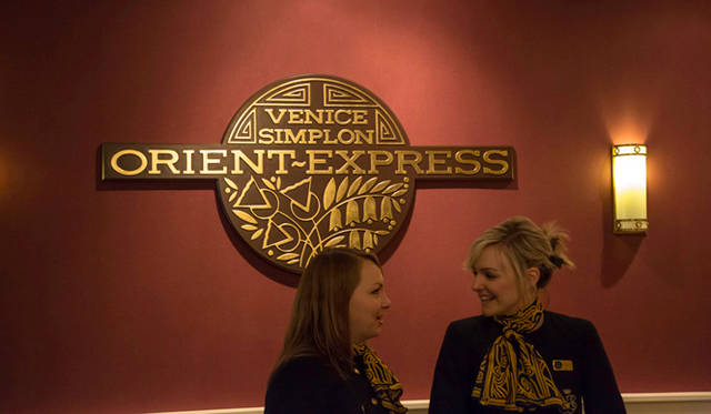 <strong>伝統と革新の英国ロイヤル文化を巡る旅</strong>　ブリティッシュ・プルマン専用に設けられたレセプションルーム