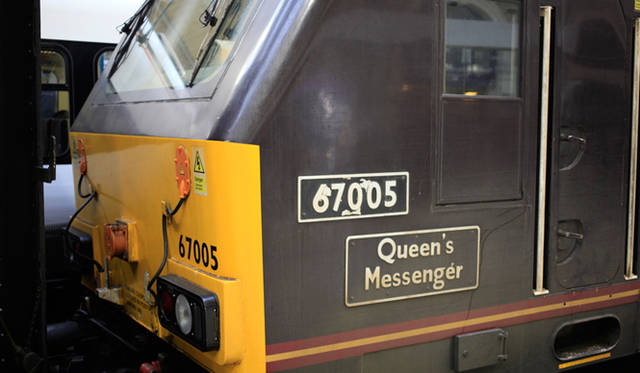 <strong>伝統と革新の英国ロイヤル文化を巡る旅</strong>　王室列車のためだけに使用されるディーゼル機関車「クイーンズ・メッセンジャー」号