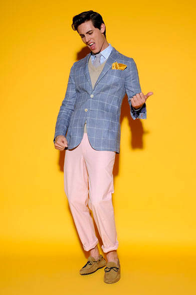 <strong>Vicomte A.｜ヴィコント アー</strong>　2013春夏コレクション　ジャケット5万8800円、ニットベスト1万7850円、シャツ1万9950円、ネクタイ参考商品、パンツ1万7850円、靴2万4150円