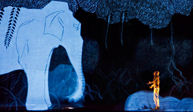 <strong>THEATER｜アクラム・カーンのソロダンス最新作『デッシュ』</strong>　© Richard Haughton