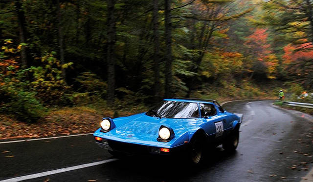 <strong>浅間ヒルクライム2012｜Asama Hillclimb 2012</strong><br />ランチアHFストラトスは世界ラリー選手権制覇を目指したランチアが、ラリー参戦のためだけに開発した世界初のシングルパーパスモデル。出走車はそのストラダーレ版