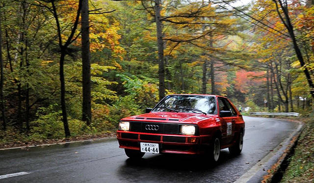 <strong>浅間ヒルクライム2012｜Asama Hillclimb 2012</strong><br />自動車界きっての知性派アウディらしからぬ即興的な怪物スポーツクアトロ。ビッグクワトロのホイールベースを32cmも縮め、300psの5気筒ターボエンジンを搭載する