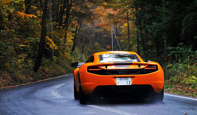 <strong>浅間ヒルクライム2012｜Asama Hillclimb 2012</strong><br />マクラーレンMP4-12Cなど、最新のスーパースポーツカーも出走した