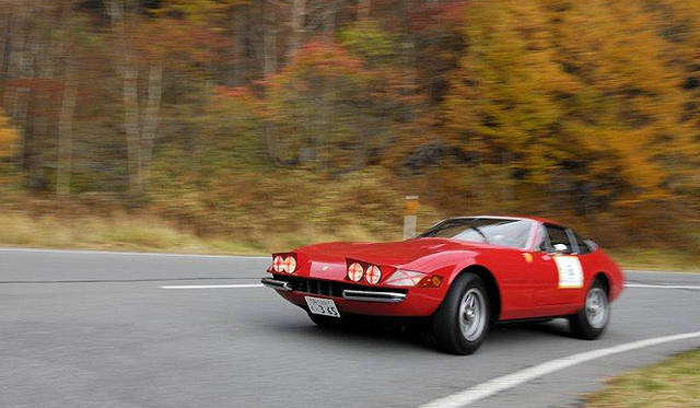 <strong>浅間ヒルクライム2012｜Asama Hillclimb 2012</strong><br />美しくも勇ましいフェラーリ365GTB/4 デイトナのフロントマスク