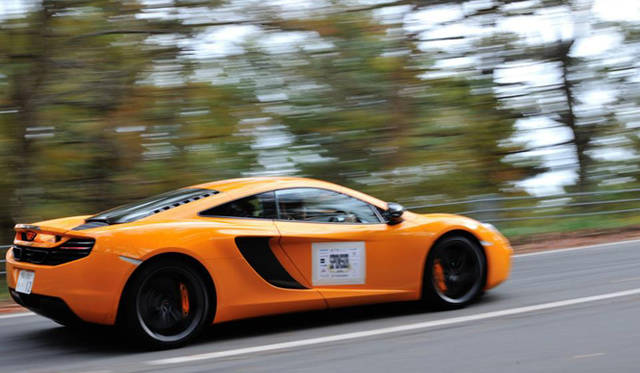 <strong>浅間ヒルクライム2012｜Asama Hillclimb 2012</strong><br />森の中を疾走するマクラーレンMP4-12C