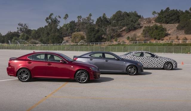 <strong>Lexus IS Prototype｜レクサス IS プロトタイプ</strong><br />テストコースには「現行IS」と「次期ISのプロトタイプ」が用意された