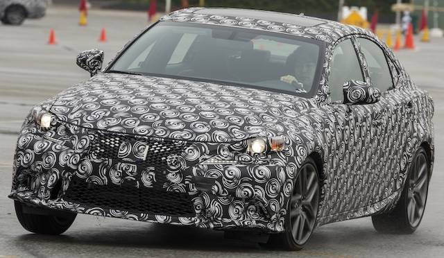 <strong>Lexus IS Prototype｜レクサス IS プロトタイプ</strong><br />「現行IS」と「次期ISのプロトタイプ」のコーナーリング比較