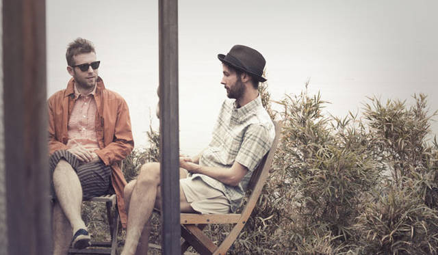 <strong>NAISSANCE｜ネサーンス</strong>　2013春夏コレクション　左／Soutien Collar Coat, Pleated Shirt, Stripe Easy Pants、右／Original French Check Shirt, Hot Pants, Wide Brim Fedora Hat