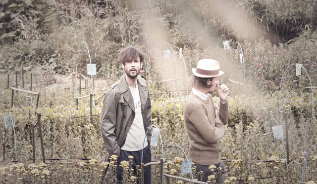 <strong>NAISSANCE｜ネサーンス</strong>　2013春夏コレクション　左／Summer Trench Coat, Nep Denim Gurkha Shorts, Cotton Knit Cardigan, Print T-shirt B､右／Cotton Square Neck Knit, Oxford Shirt, Denim Pants, Wide Brim Fedora Hat