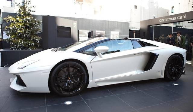 <strong>Lamborghini Aventador LP 700-4 Roadster｜ランボルギーニ アヴェンタドール LP 700-4 ロードスター </strong>
