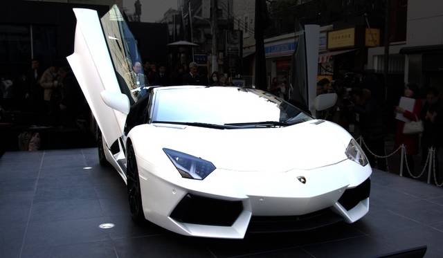 <strong>Lamborghini Aventador LP 700-4 Roadster｜ランボルギーニ アヴェンタドール LP 700-4 ロードスター </strong>