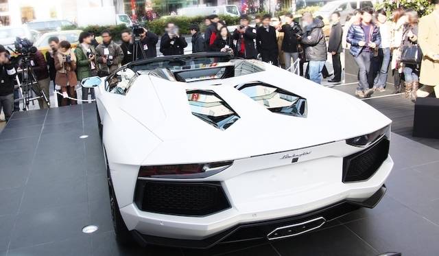 <strong>Lamborghini Aventador LP 700-4 Roadster｜ランボルギーニ アヴェンタドール LP 700-4 ロードスター </strong>