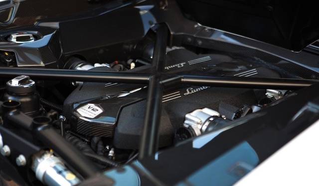 <strong>Lamborghini Aventador LP 700-4 Roadster｜ランボルギーニ アヴェンタドール LP 700-4 ロードスター </strong>