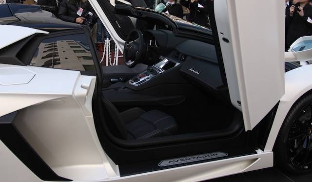 <strong>Lamborghini Aventador LP 700-4 Roadster｜ランボルギーニ アヴェンタドール LP 700-4 ロードスター </strong>
