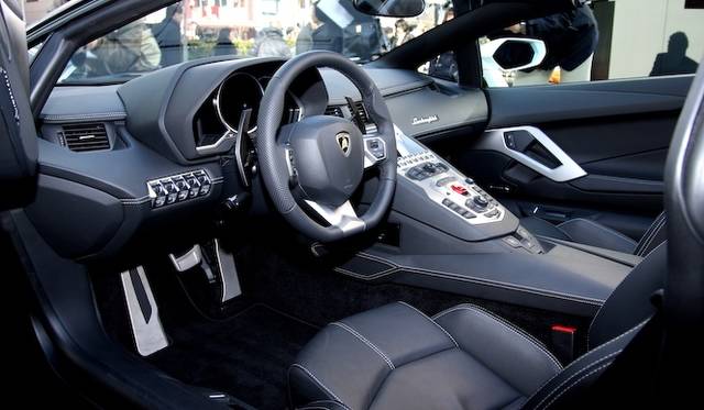 <strong>Lamborghini Aventador LP 700-4 Roadster｜ランボルギーニ アヴェンタドール LP 700-4 ロードスター </strong>