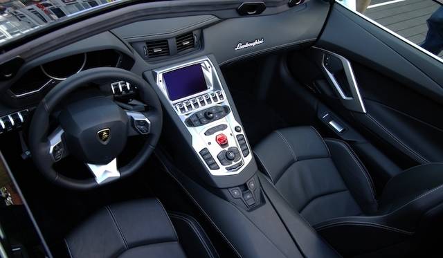 <strong>Lamborghini Aventador LP 700-4 Roadster｜ランボルギーニ アヴェンタドール LP 700-4 ロードスター </strong>