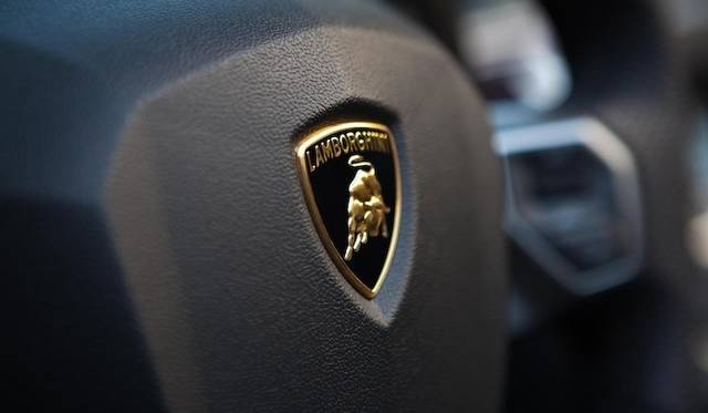 <strong>Lamborghini Aventador LP 700-4 Roadster｜ランボルギーニ アヴェンタドール LP 700-4 ロードスター </strong>