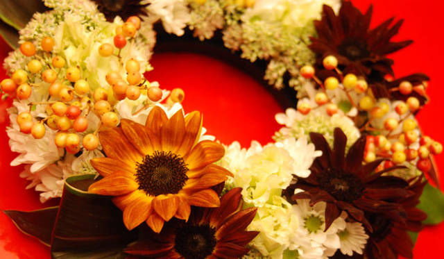 <strong>和気雅美｜FLORALUXE / New York Flower School</strong>　クリスマスリースで、2013年のラッキーカラーを先取り！