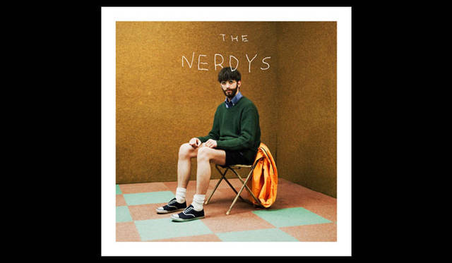 <strong>THE NERDYS｜ザ ナーディーズ</strong>　2013春夏コレクション　ニット 2万9400円、シャツ 2万3100円、ショートパンツ 2万6250円、アウター 8万4000円、アイウェア 2万7300円