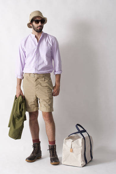 <strong>FUJITO｜フジト</strong>　2013春夏コレクション　Classic Anorak3万3600円、Stand Coller Shirts1万8900円、Gurkha Shorts1万7850円、Safari Hat8400円、Boston Bag1万3650円