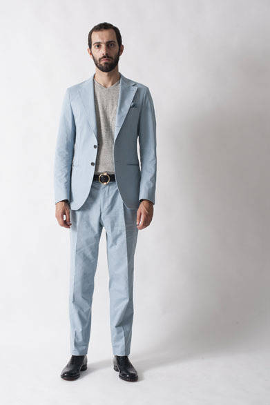 <strong>FUJITO｜フジト</strong>　2013春夏コレクション　Single 3B Jacket3万5700円、V-Neck Pocket T7350円、Slacks Pants2万4150円、Leather Ring Belt1万2600円