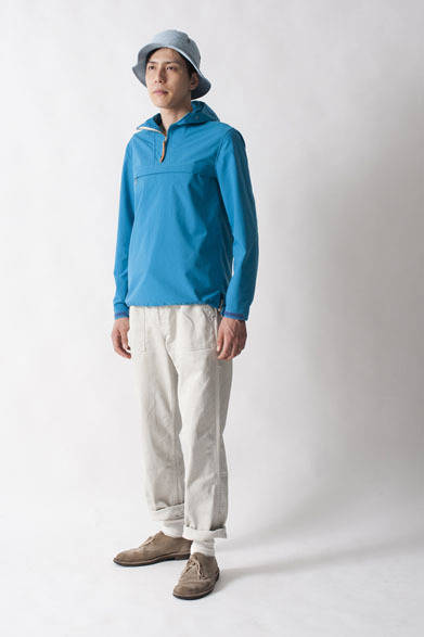 <strong>FUJITO｜フジト</strong>　2013春夏コレクション　Classic Anorak3万3600円、Fatigue Pants1万8900円、Safari Hat8400円
